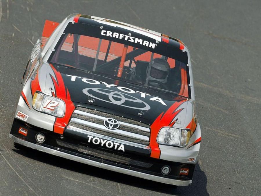  Toyota Tundra NASCAR Craftsman Series Truck by TRD 2004 года  (фото 5 из 12)